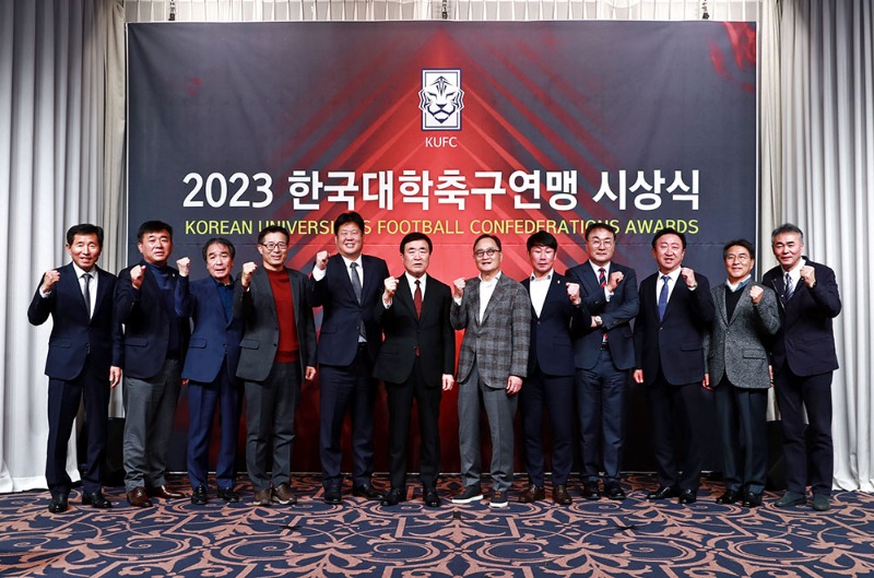 1.태백시,“2023년 한국대학축구연맹 시상식”참석 (3).JPG