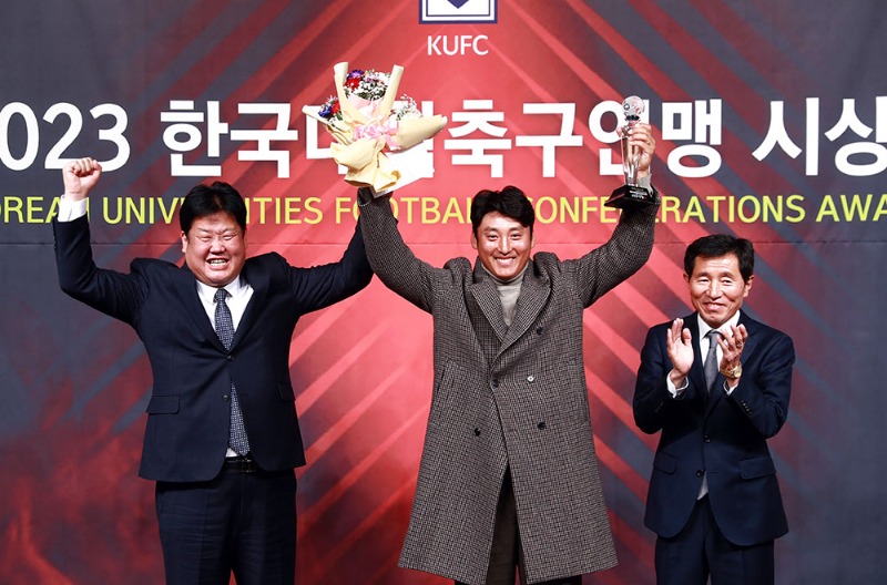 1.태백시,“2023년 한국대학축구연맹 시상식”참석 (2).JPG