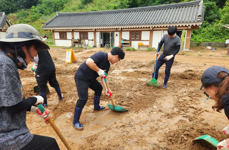 충남연구원, 서천 수해복구 동참 02(웹).jpg