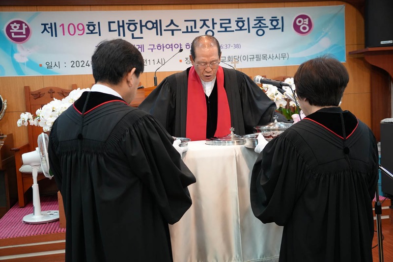 성찬식 집례위원.jpg