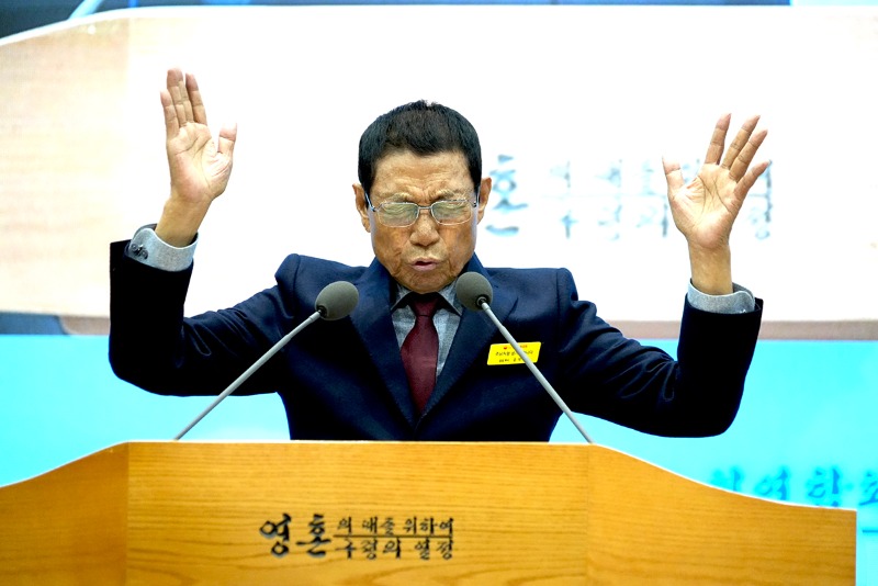 축도 윤석전 목사4.jpg