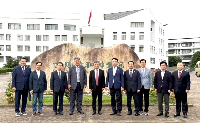 한교총 대표회장단, 중국기독교협회장 환담3.jpg