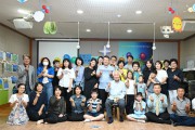 9. 윤영근 작가와 함께 하는 글짓기 대회 기념 촬영.jpg