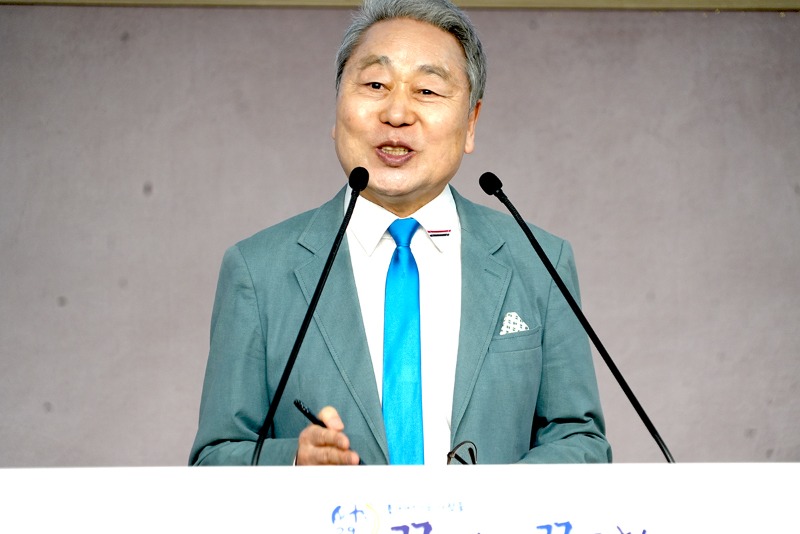 이사장 김헌수 목사.jpg