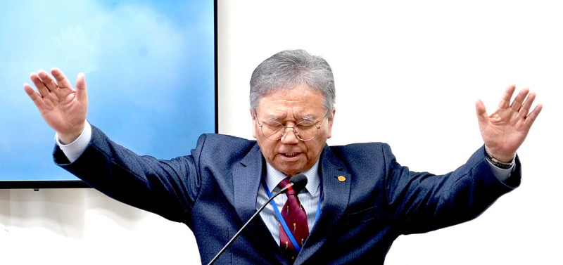 축도 정기남 목사.jpg