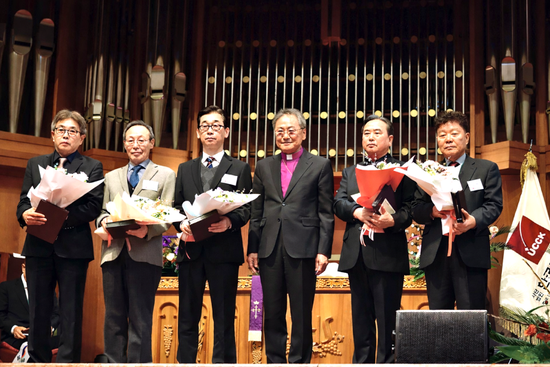 민족대표 후손 영예패 증정.png